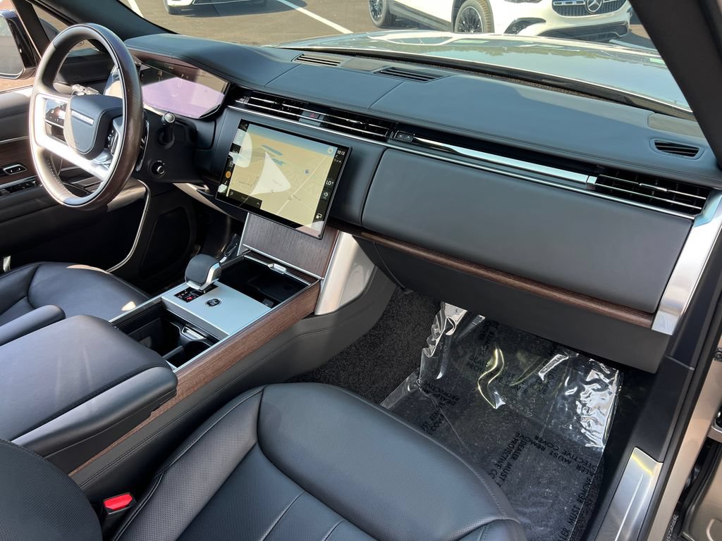 Used 2025 Land Rover Range Rover Long Wheelbase SE AWD/4WD image 30