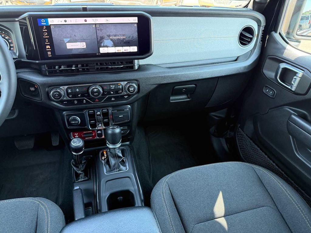 Used 2024 Jeep Wrangler Willys image 22