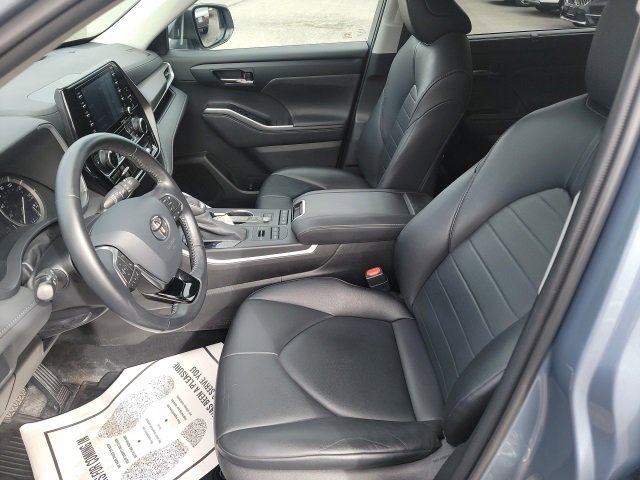 Used 2020 Toyota Highlander XLE image 5
