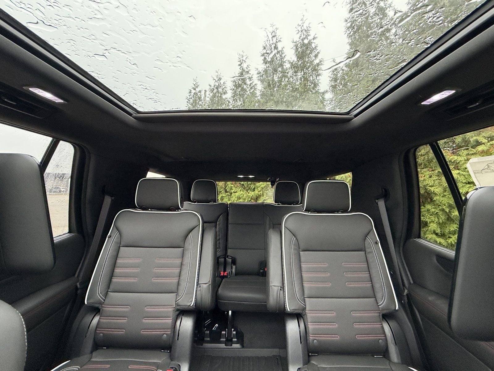 New 2025 GMC Yukon AT4 Ultimate w/ LPO, Floor Liner Package image 3