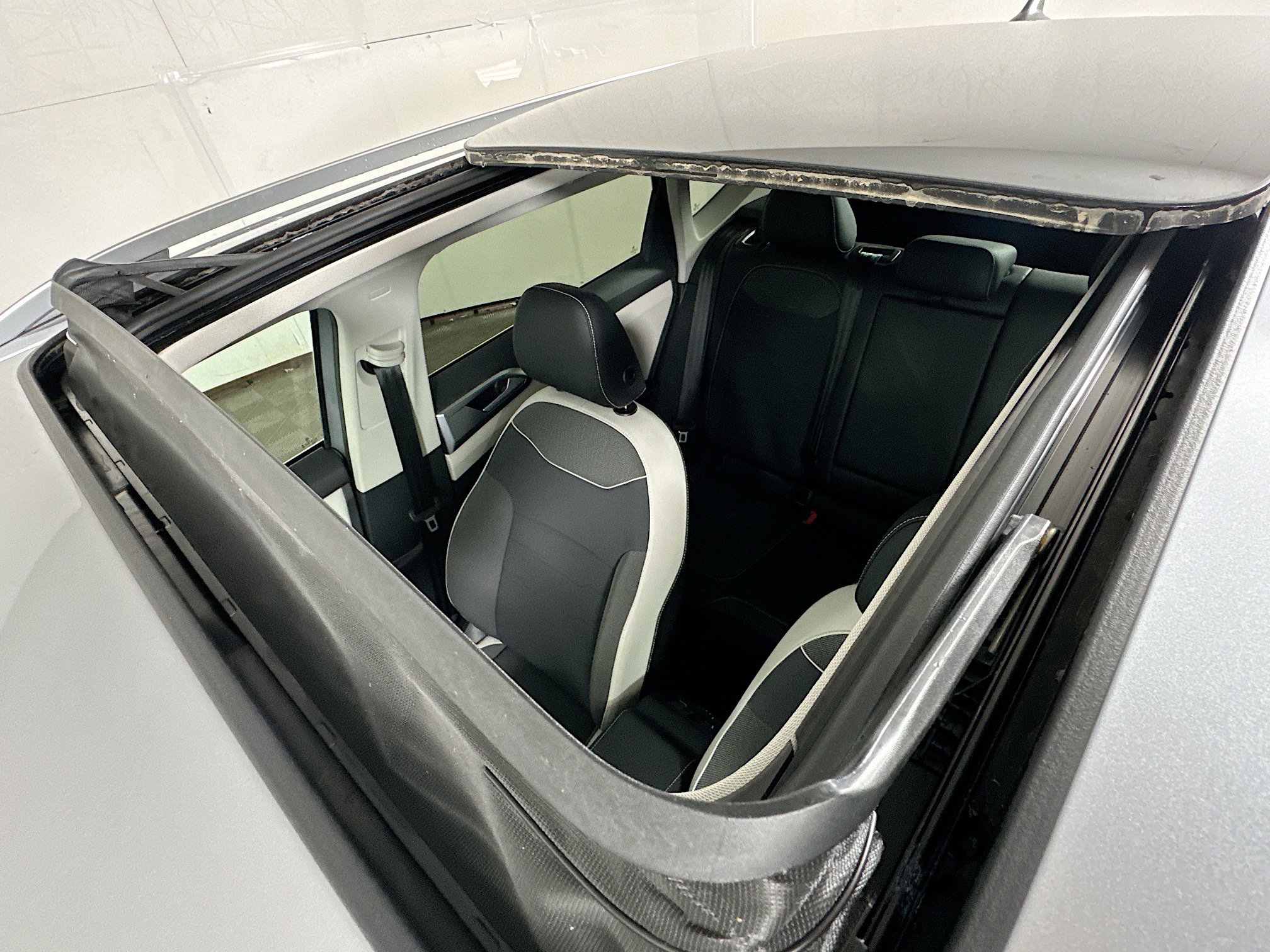 Used 2025 Volkswagen Taos SE w/ Panoramic Sunroof Package image 20