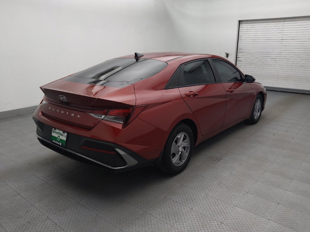 Used 2025 Hyundai Elantra SE FWD image 9