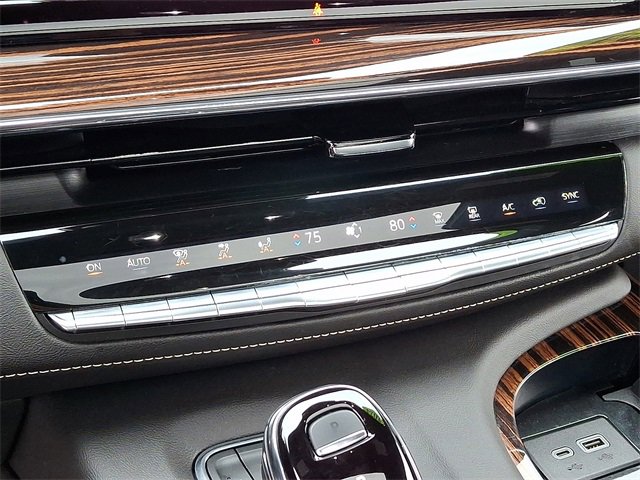 Used 2024 Cadillac Escalade Premium Luxury w/ Performance Package image 16