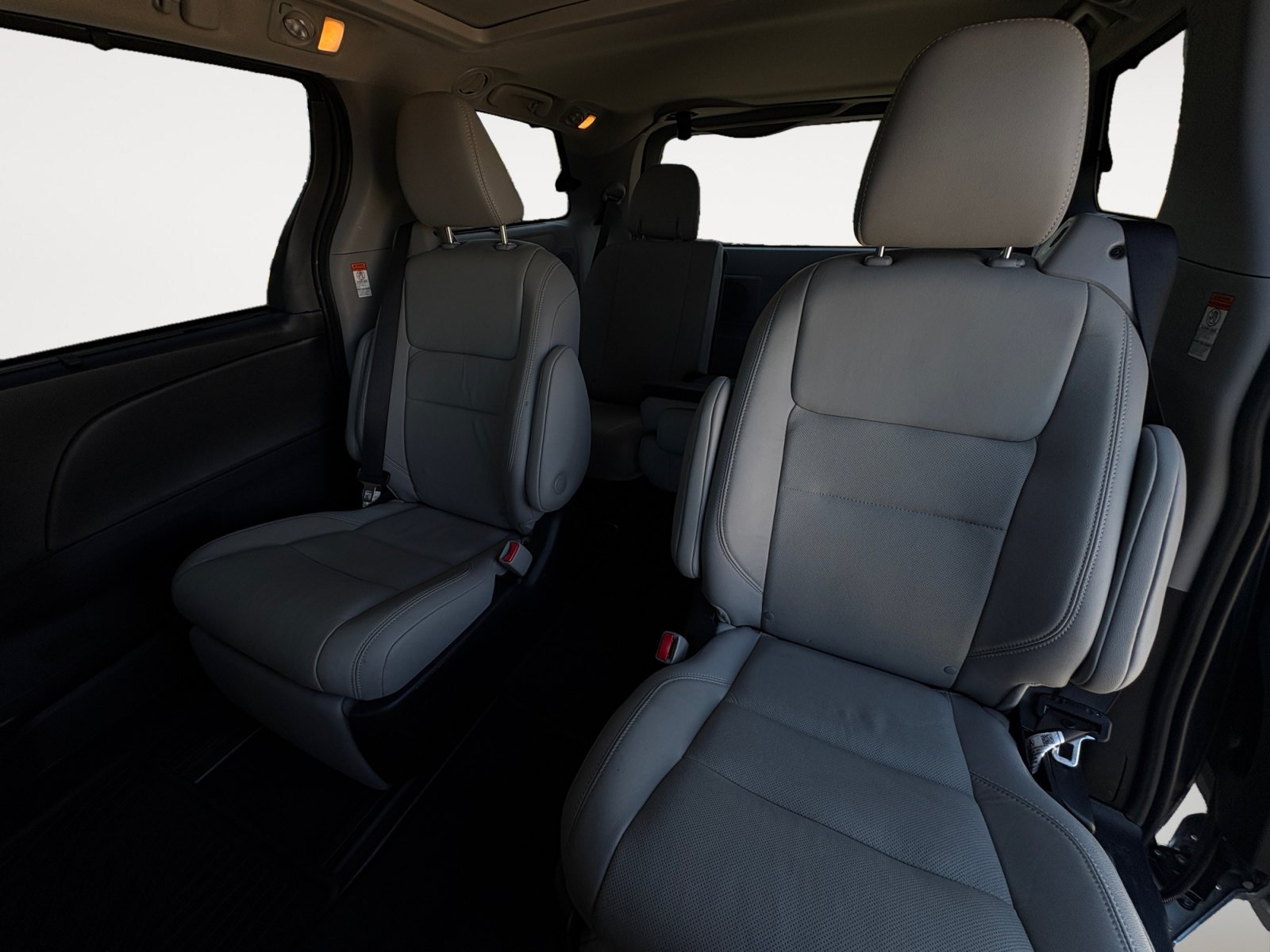 Used 2019 Toyota Sienna Limited Premium FWD image 24