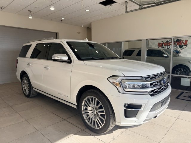 Used 2023 Ford Expedition Platinum image 3