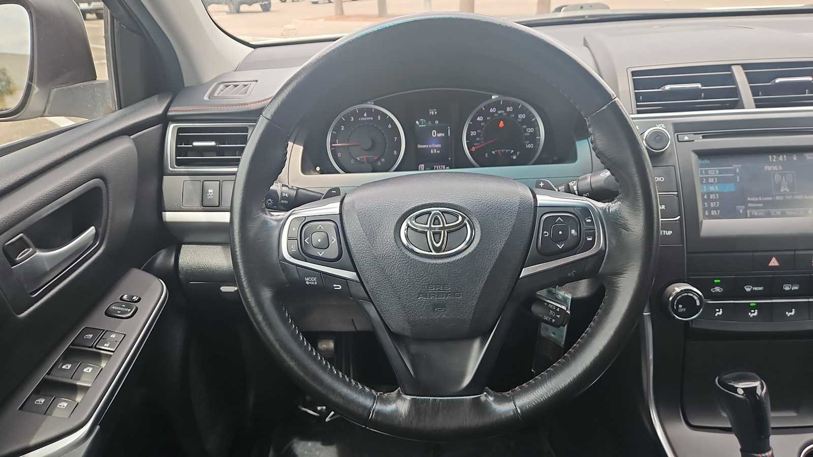 Used 2015 Toyota Camry SE FWD image 11