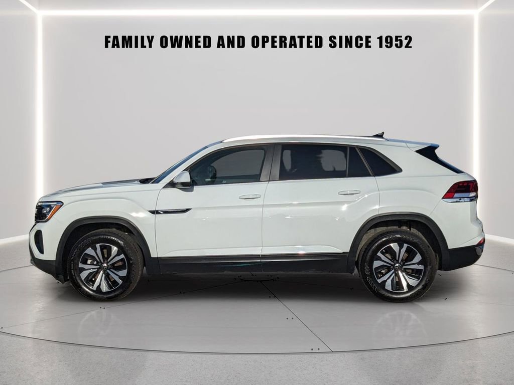 Certified 2025 Volkswagen Atlas Cross Sport SE FWD image 4