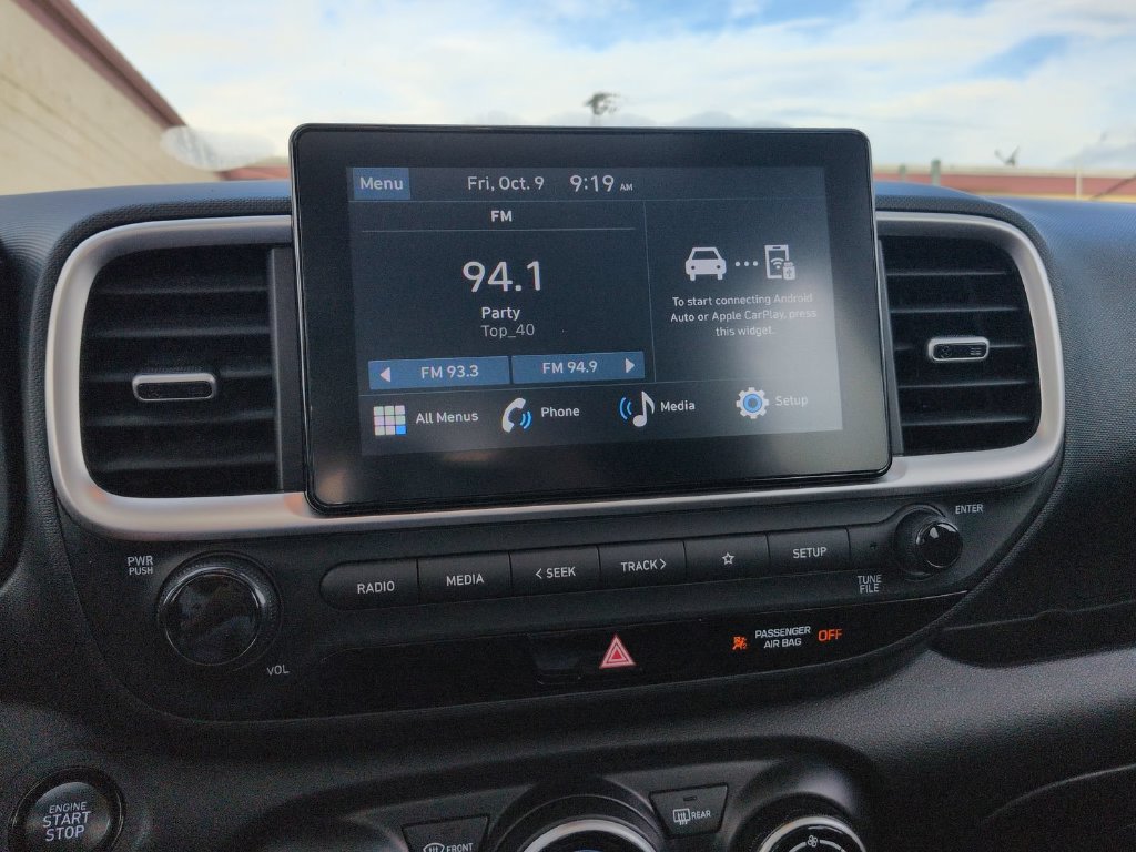 Used 2024 Hyundai Venue SEL FWD image 24