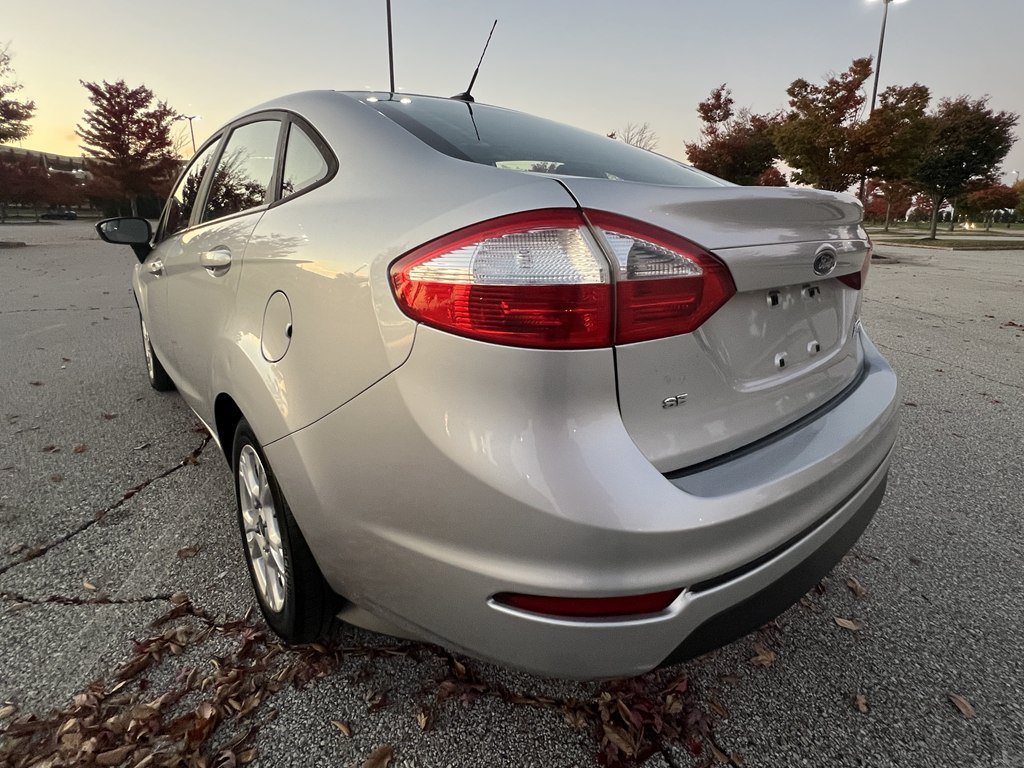 Used 2015 Ford Fiesta SE FWD image 3