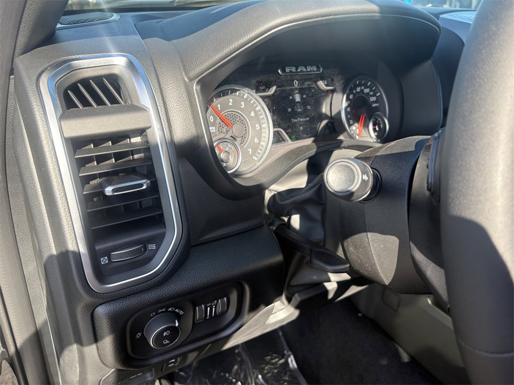 New 2026 RAM 1500 4x4 Crew Cab image 18