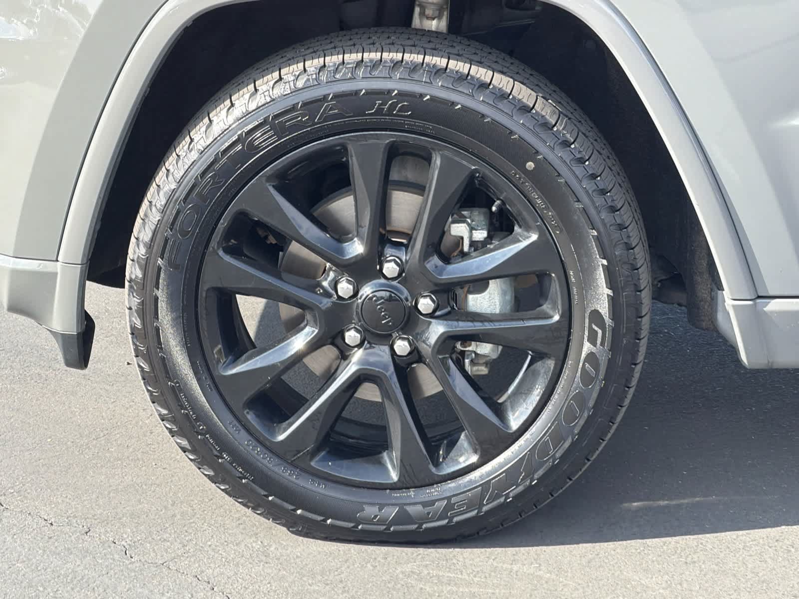 Used 2020 Jeep Grand Cherokee Altitude AWD/4WD image 31