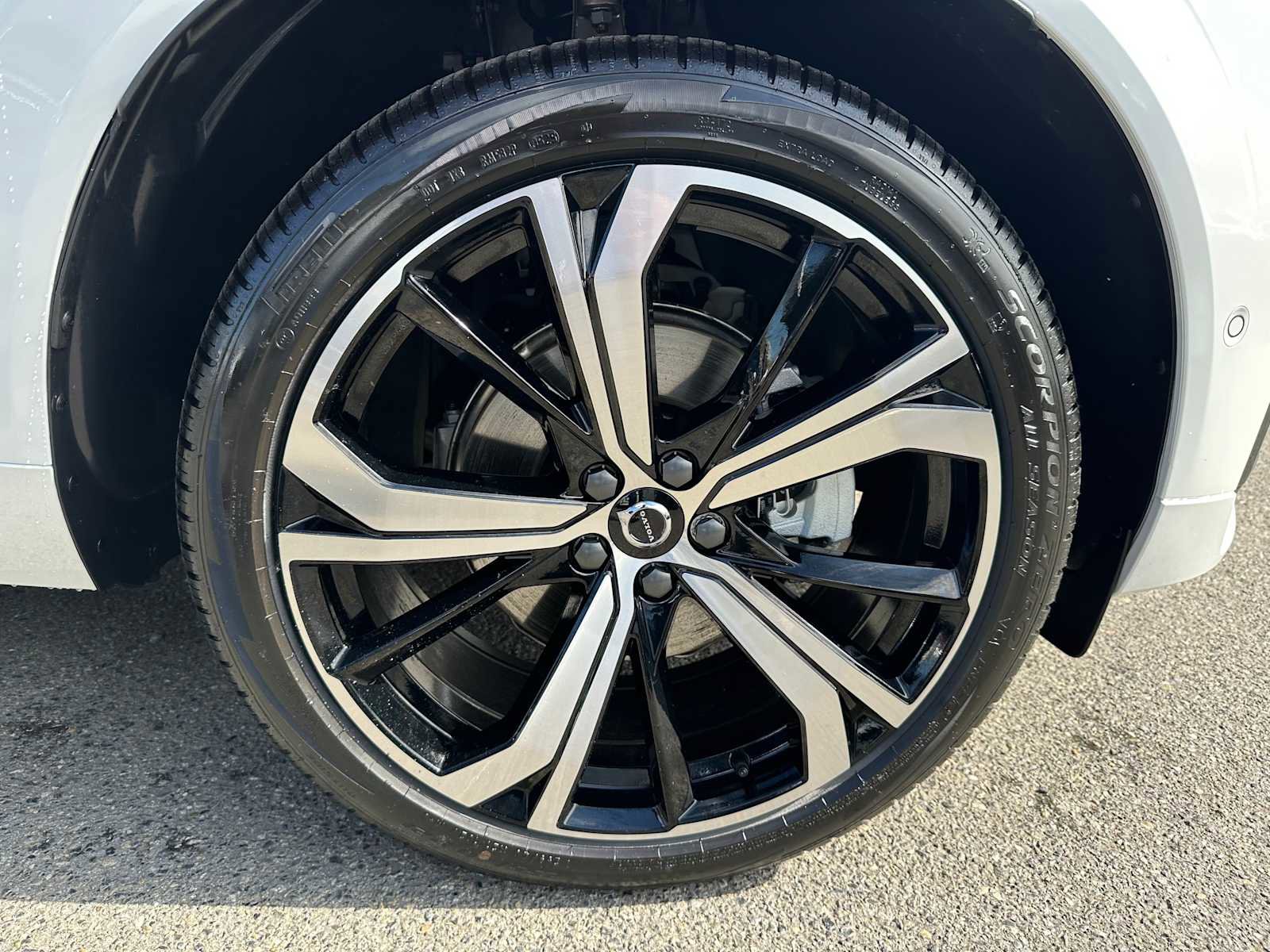 New 2025 Volvo XC60 B5 Ultra w/ Protection Package Premier image 9