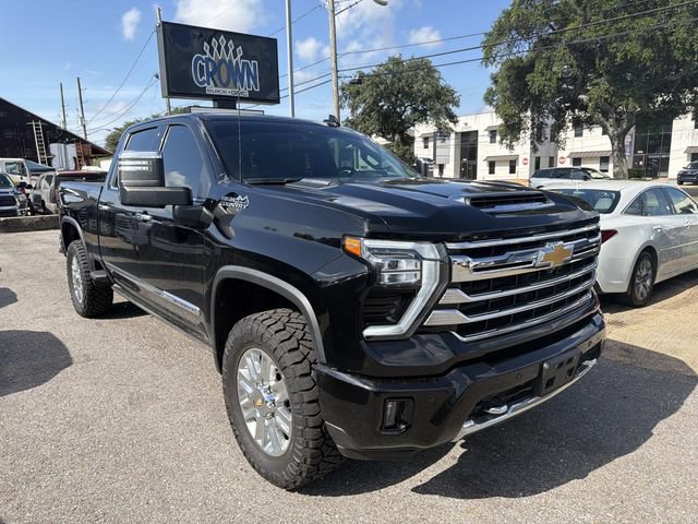 Used 2024 Chevrolet Silverado 2500 High Country w/ High Country Premium Package AWD/4WD image 4