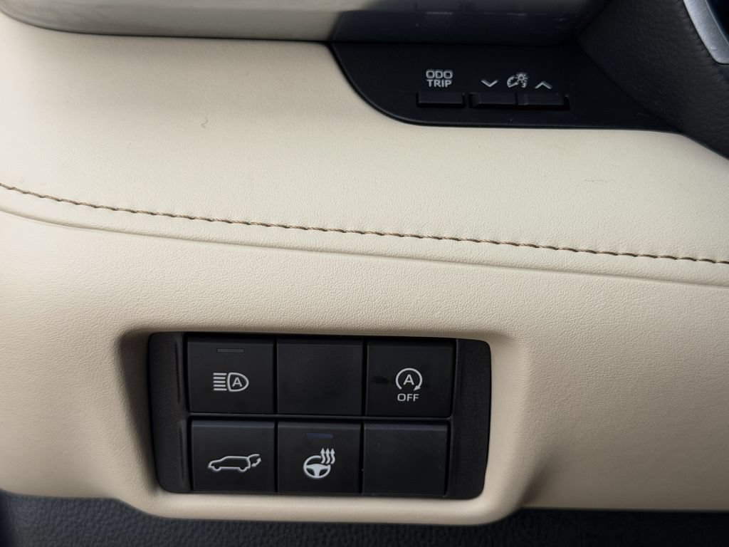 Used 2023 Toyota Highlander Limited FWD image 23