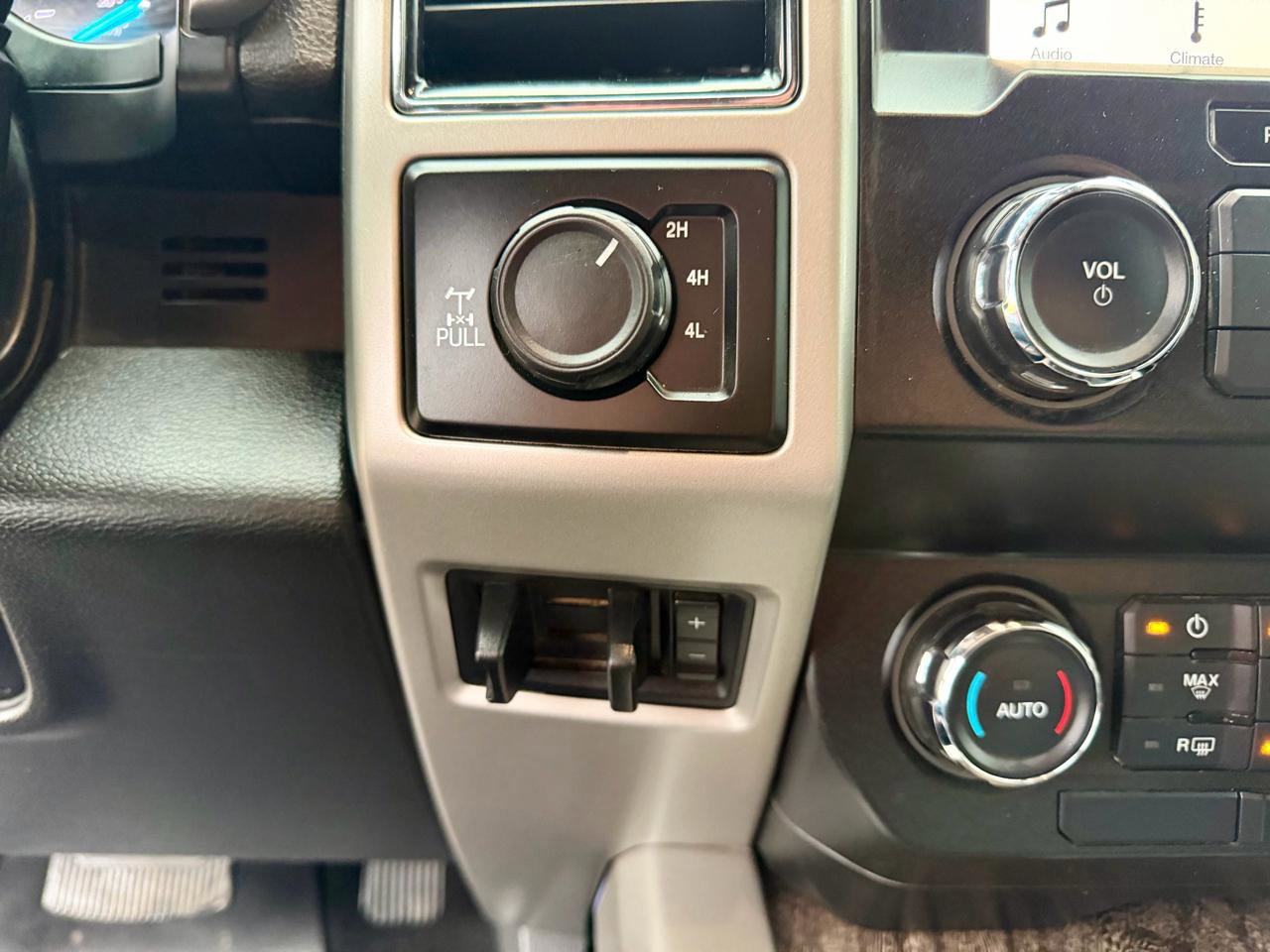 Used 2019 Ford F350 Lariat image 27