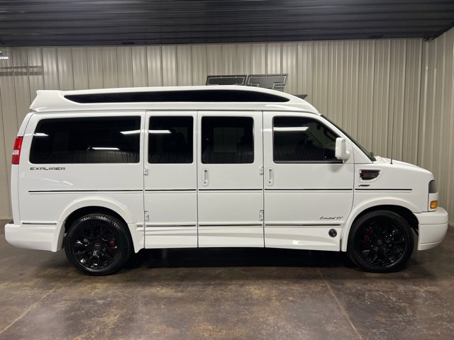 Used 2025 GMC Savana 2500 w/ Driver Convenience Package image 7
