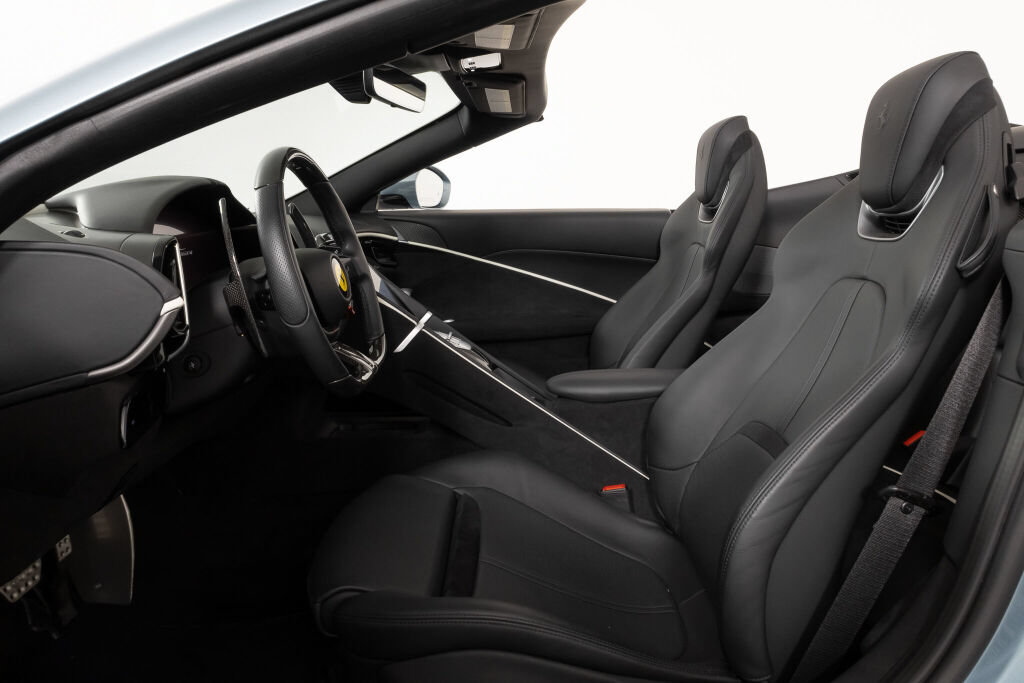 Certified 2024 Ferrari Roma Spider RWD image 5