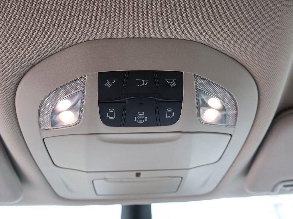 Used 2023 Chrysler Pacifica Touring-L FWD image 55