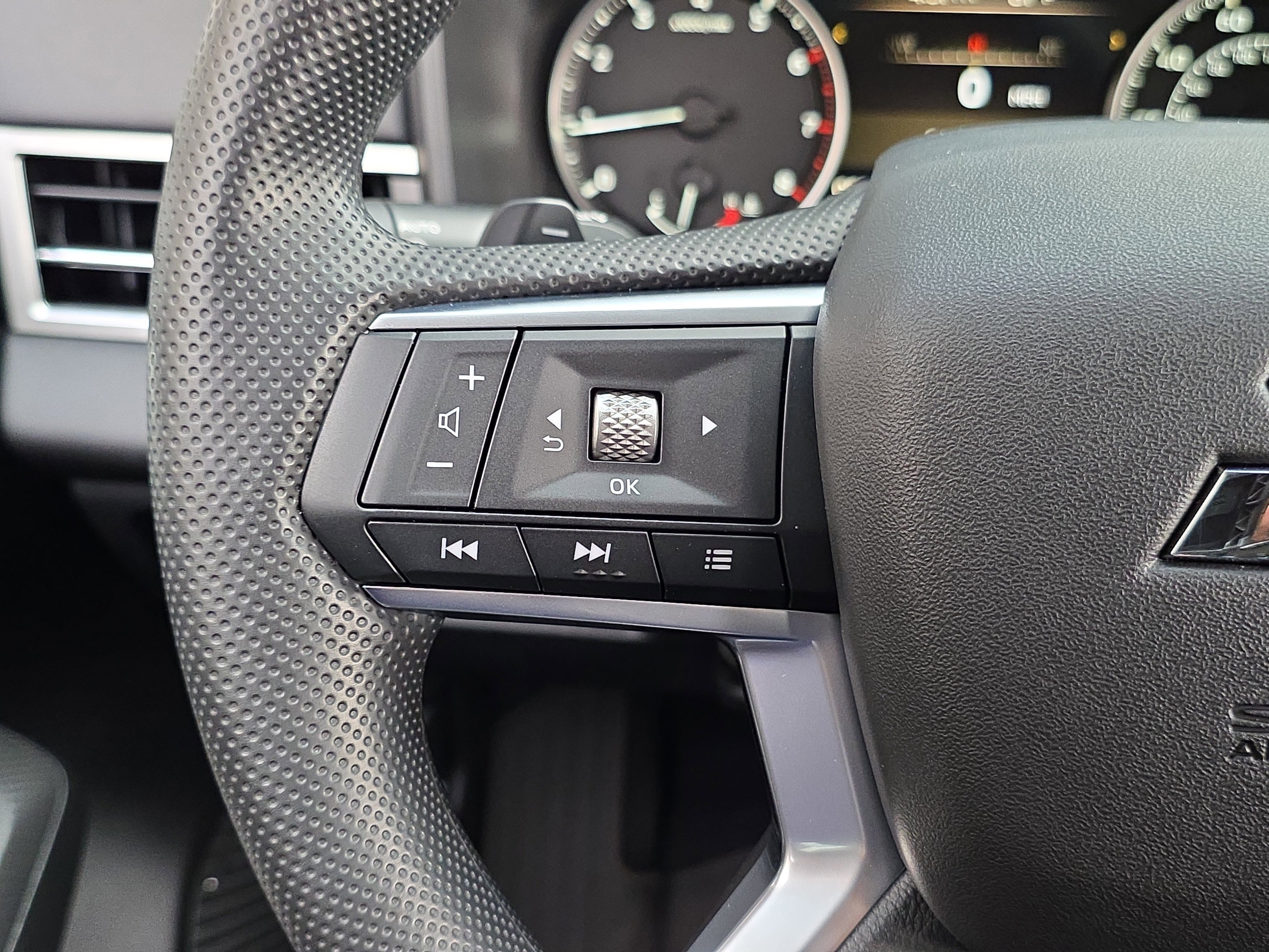New 2026 Mitsubishi Outlander ES FWD image 16