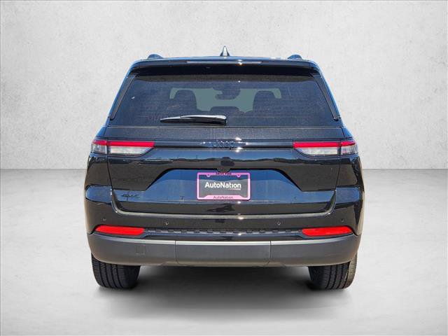 New 2025 Jeep Grand Cherokee Altitude image 8