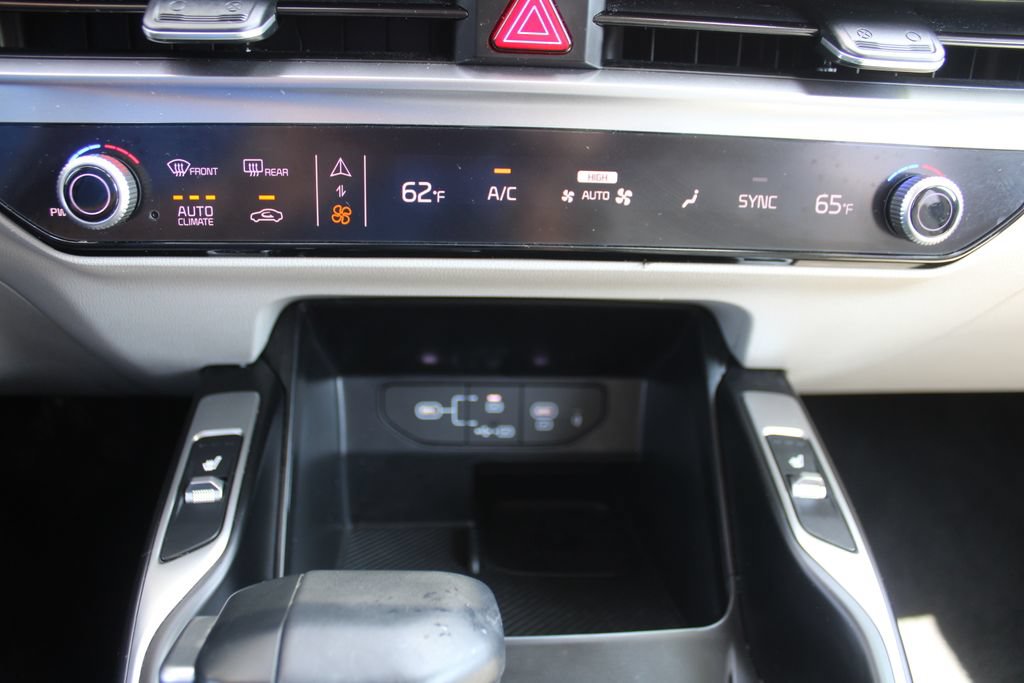 Certified 2025 Kia Sorento EX w/ Panoramic Sunroof Package FWD image 44