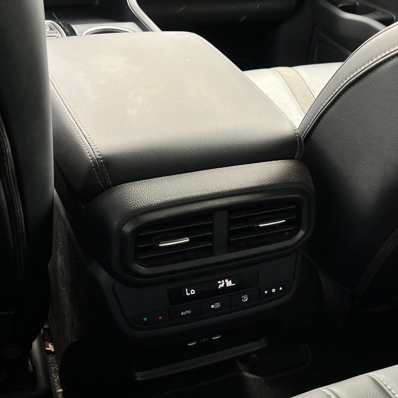 Used 2025 Honda Pilot Touring image 24