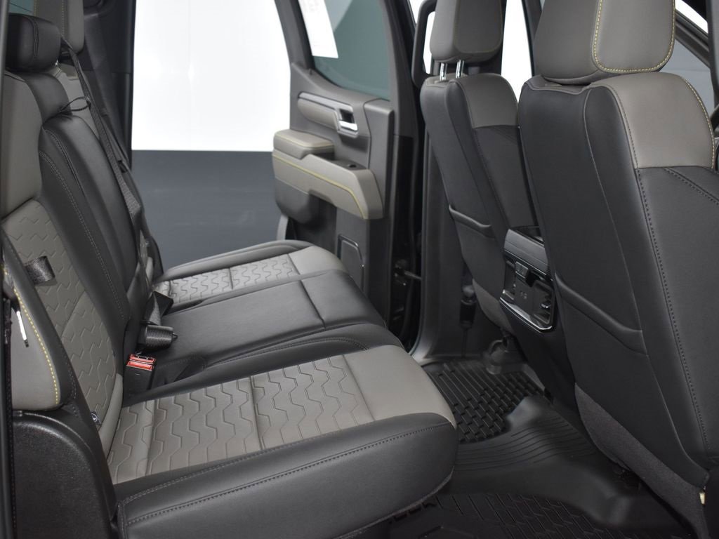 Used 2025 Chevrolet Silverado 1500 ZR2 w/ Technology Package image 11