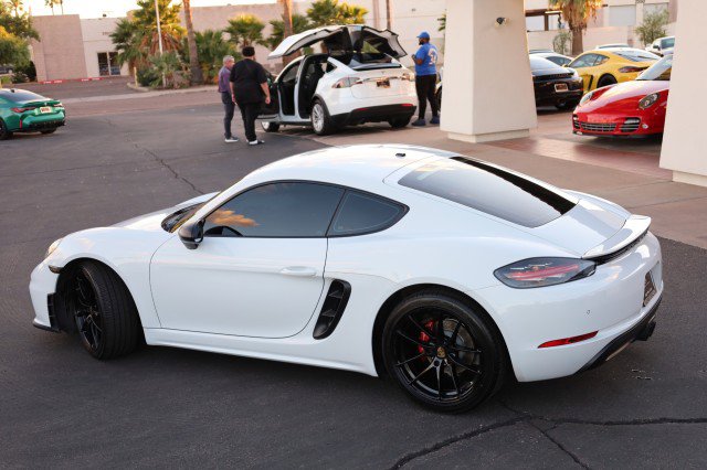 Used 2018 Porsche 718 Cayman image 16