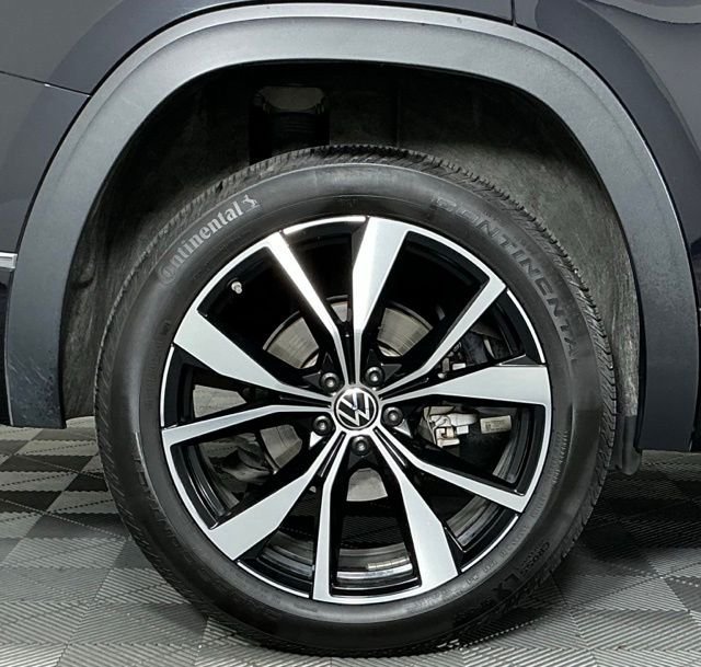 Used 2024 Volkswagen Atlas SEL Premium R-Line AWD/4WD image 9
