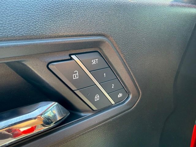 Used 2025 GMC Canyon Denali AWD/4WD image 12