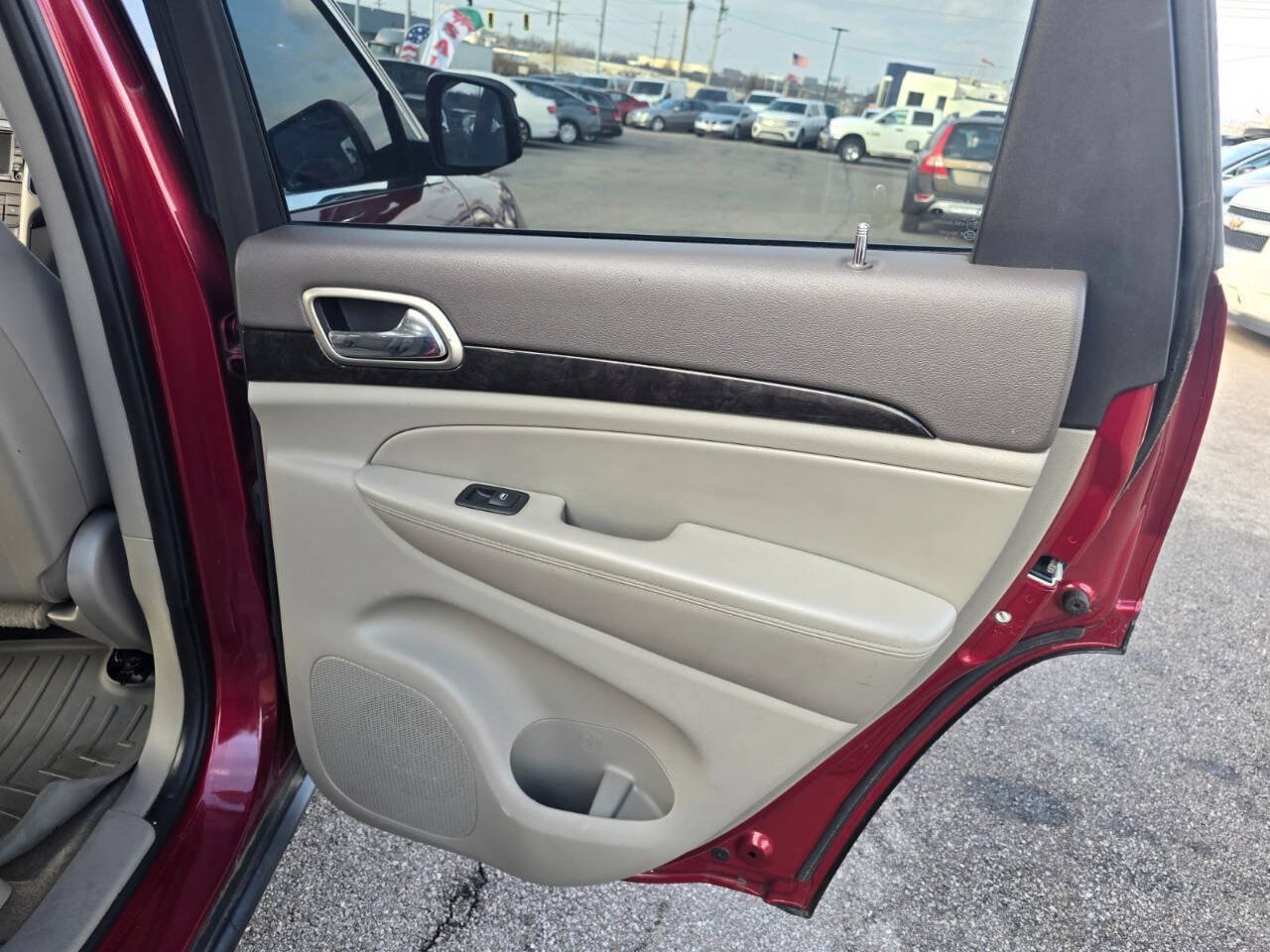 Used 2013 Jeep Grand Cherokee Laredo AWD/4WD image 19