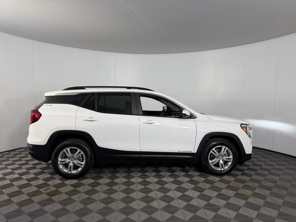 Used 2023 GMC Terrain SLE w/ Driver Convenience Package image 5