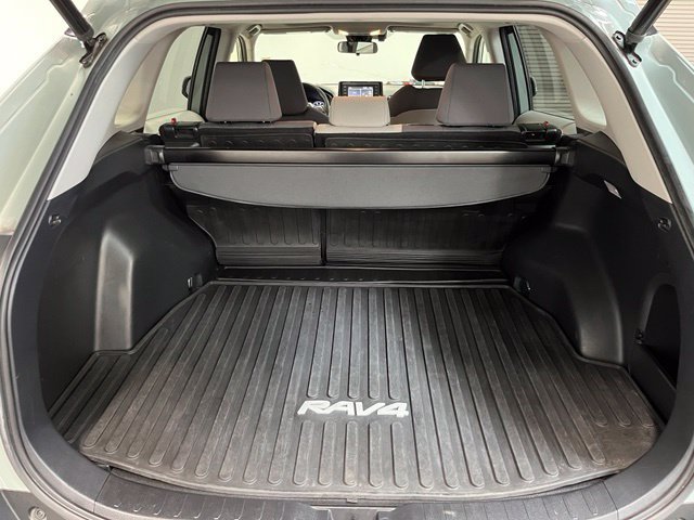Used 2021 Toyota RAV4 XLE w/ Convenience Package AWD/4WD image 14