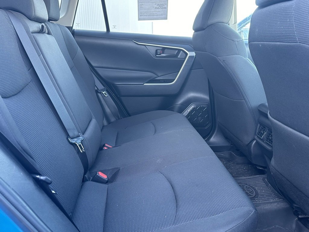 Used 2021 Toyota RAV4 LE image 15