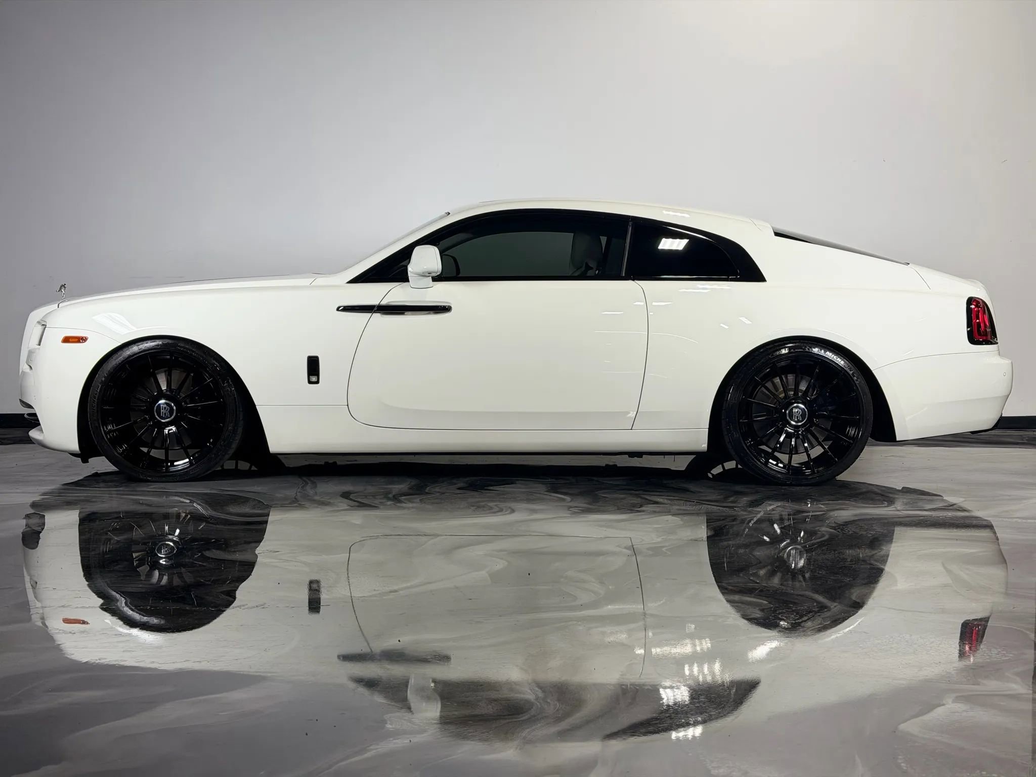 Used 2014 Rolls-Royce Wraith image 2