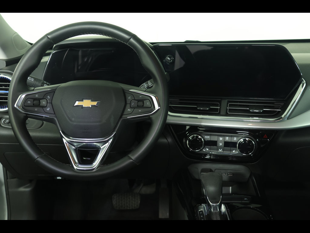 Used 2025 Chevrolet Trax LT w/ Driver Confidence Package FWD image 12