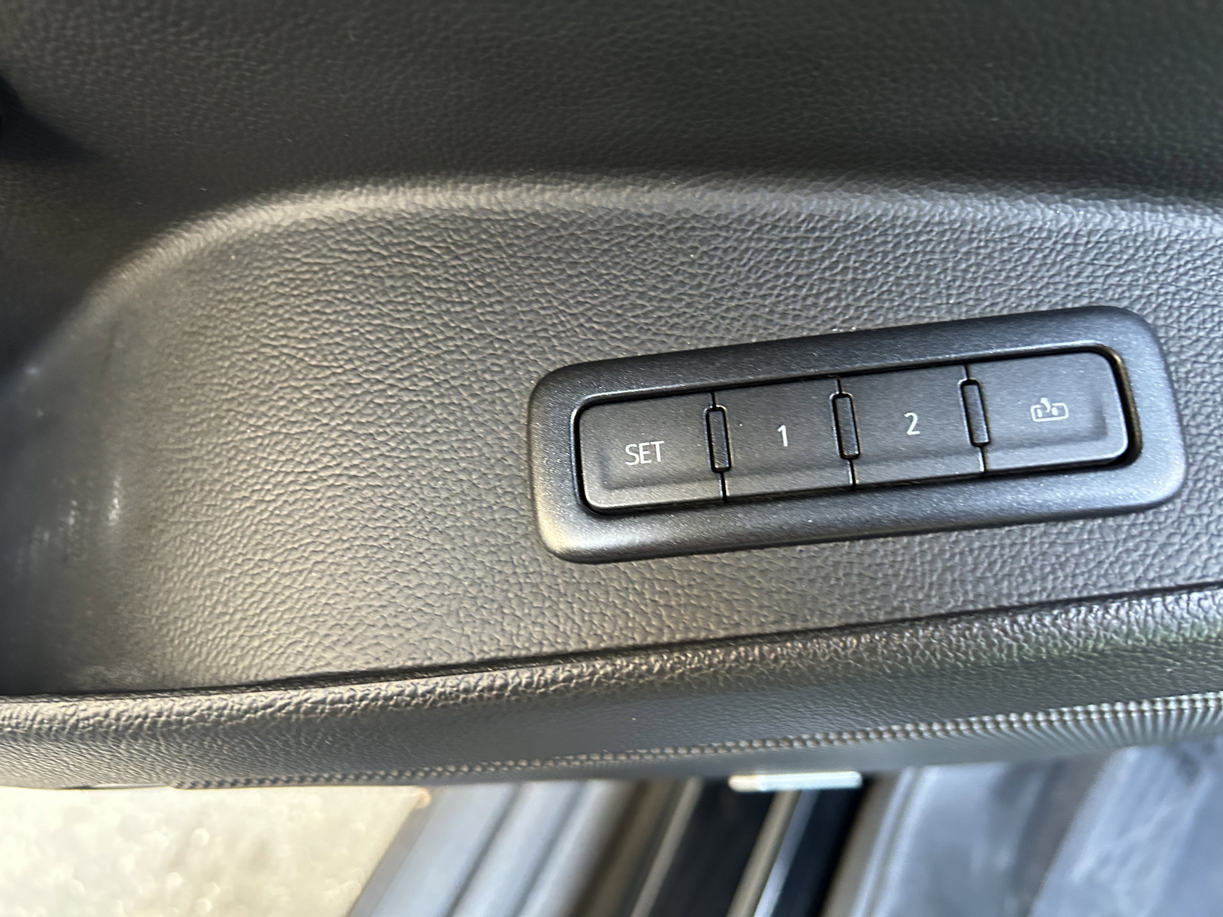 Used 2019 Chevrolet Suburban Premier image 22