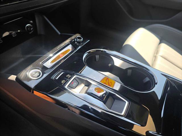 Used 2025 Audi A6 e-tron Premium Plus AWD/4WD image 30