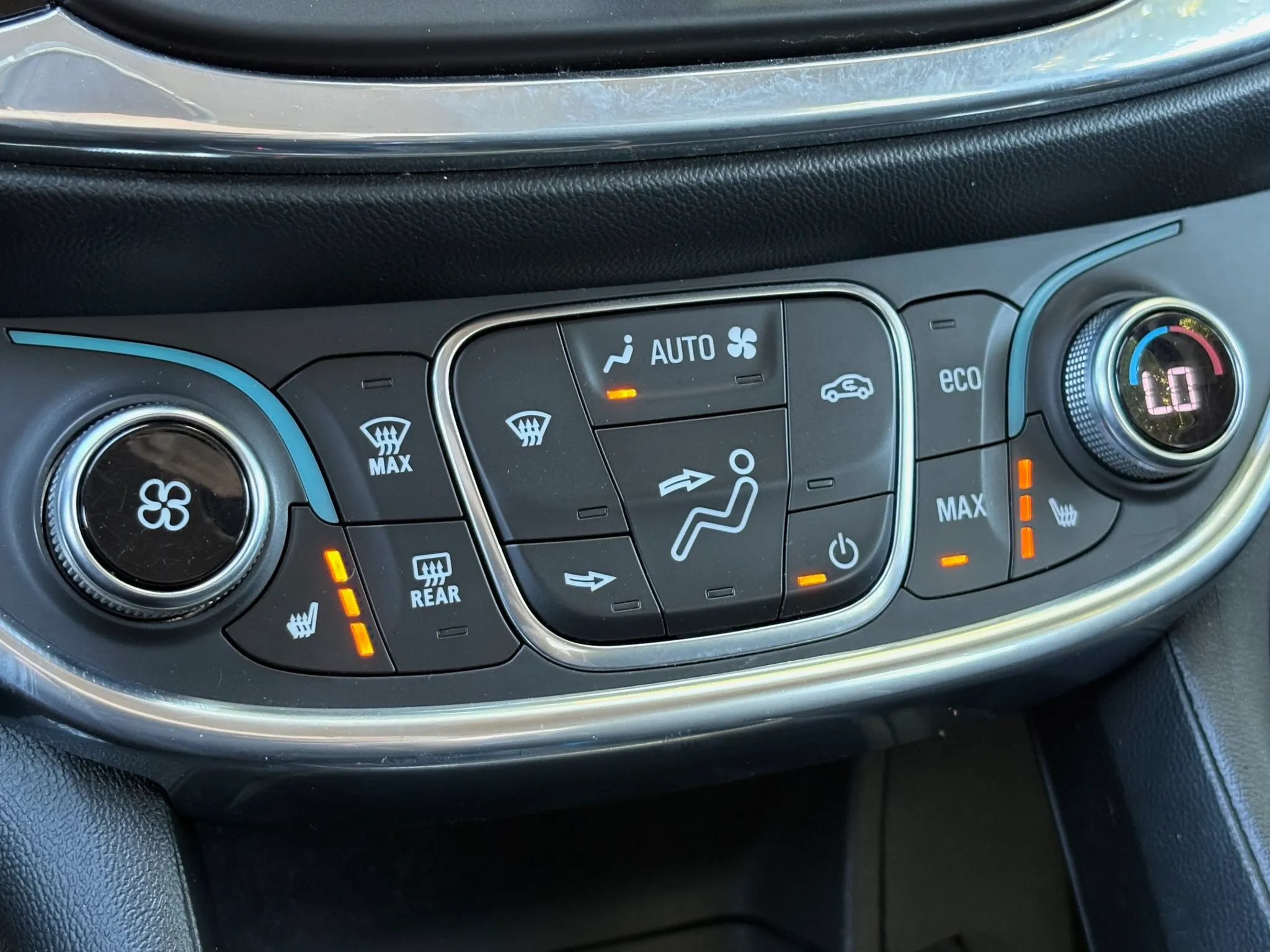 Used 2017 Chevrolet Volt Premier w/ Driver Confidence II Package FWD image 21