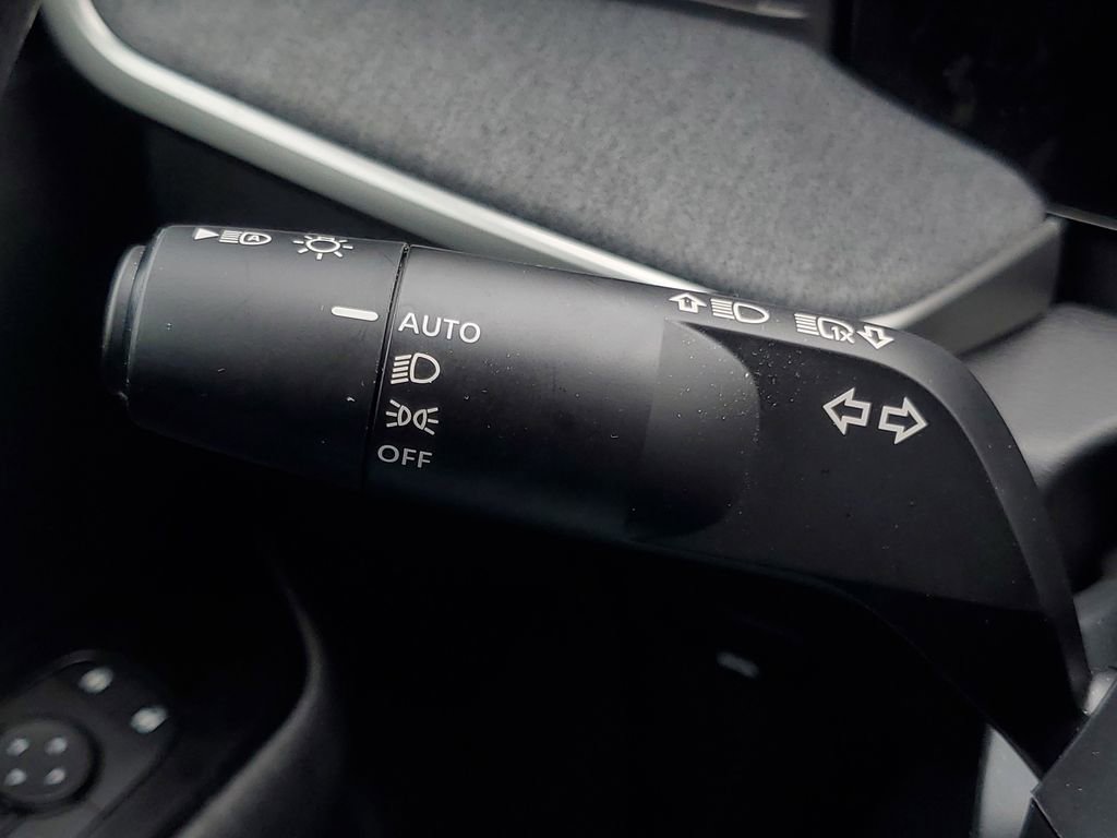 Used 2025 Nissan Kicks SV image 17