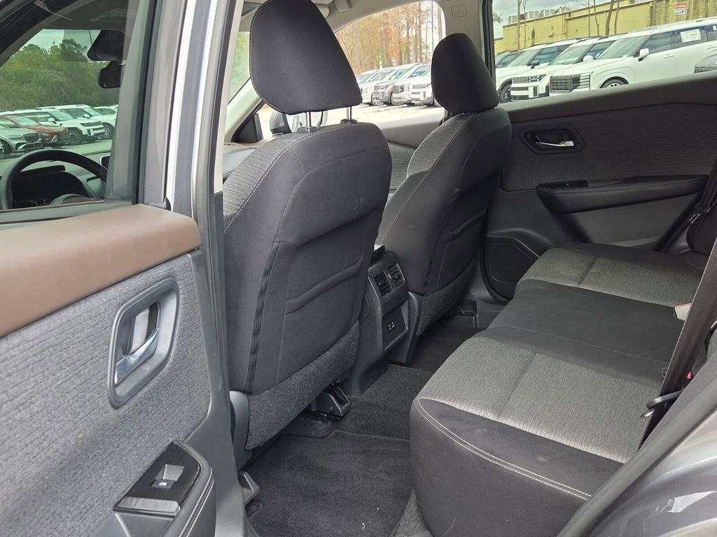 Used 2022 Nissan Rogue SV image 7