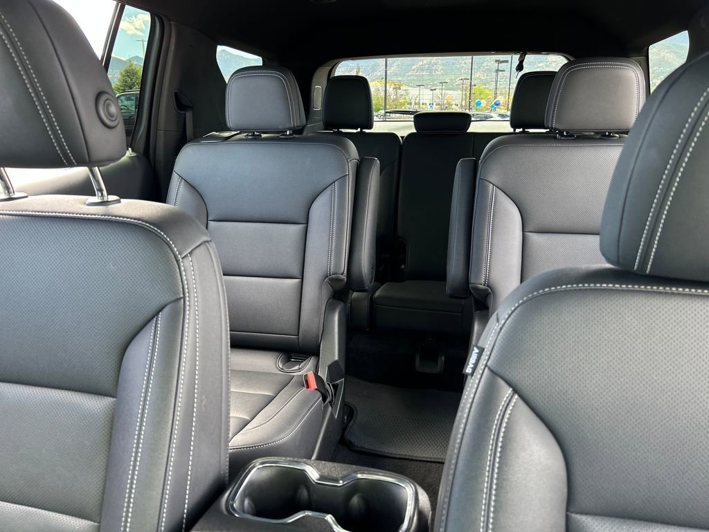 Used 2025 Chevrolet Traverse LT AWD/4WD image 6