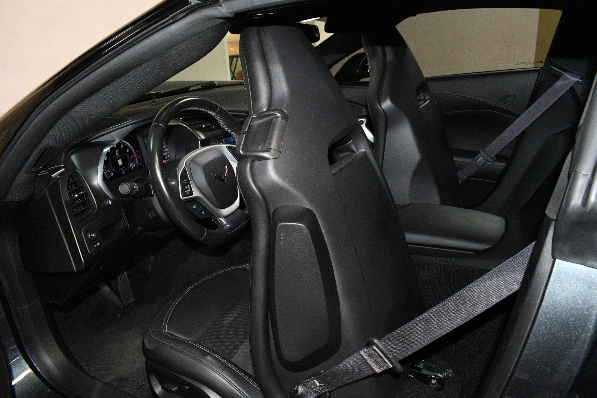 Used 2017 Chevrolet Corvette Stingray Coupe w/ 1LT RWD image 15