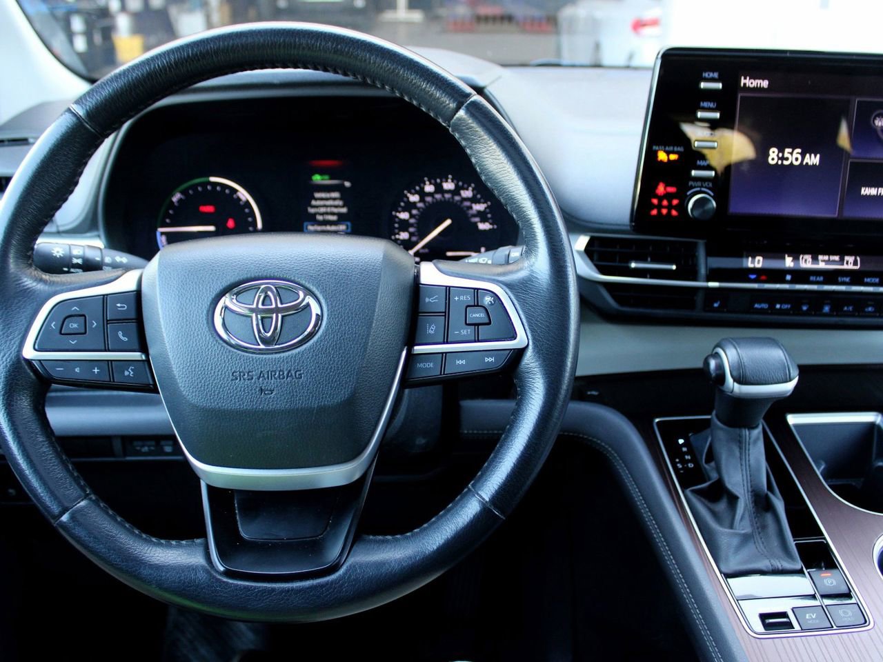 Used 2024 Toyota Sienna XLE FWD image 35