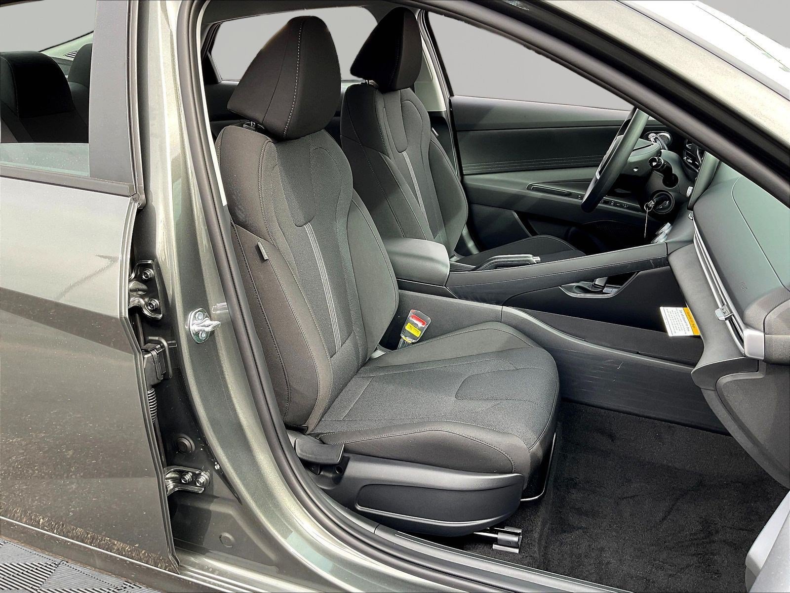 New 2026 Hyundai Elantra SE FWD image 19