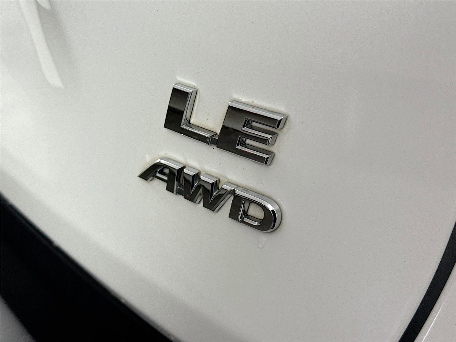 Used 2019 Toyota RAV4 LE image 13