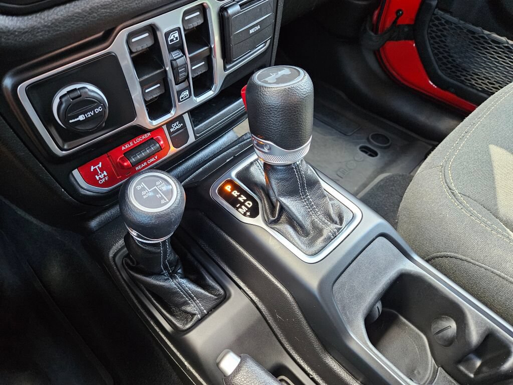 Used 2024 Jeep Wrangler Unlimited AWD/4WD image 29