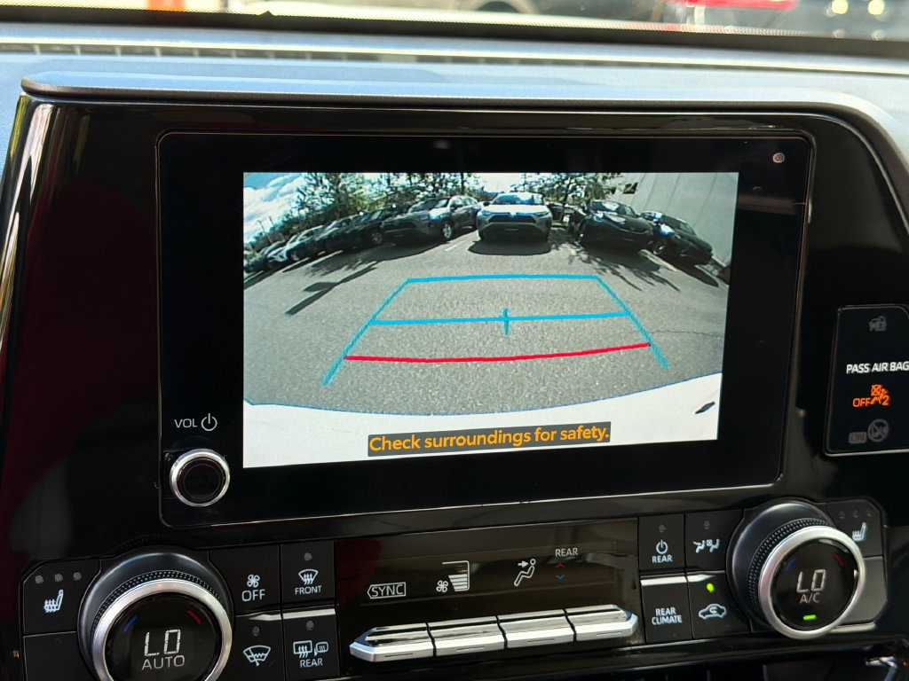 Used 2025 Toyota Highlander XLE AWD/4WD image 28