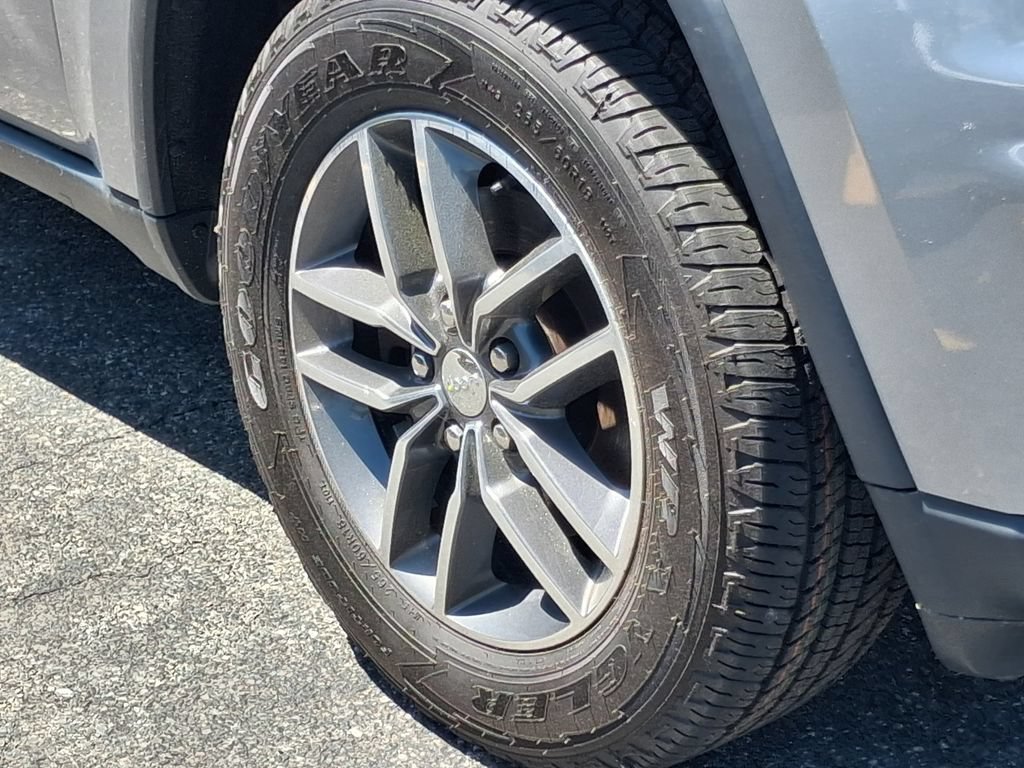 Certified 2017 Jeep Grand Cherokee Limited AWD/4WD image 3