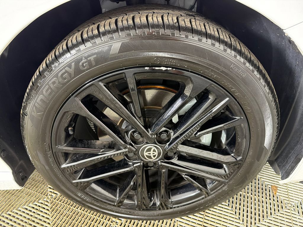 Used 2025 Toyota Camry SE w/ Convenience Package image 12